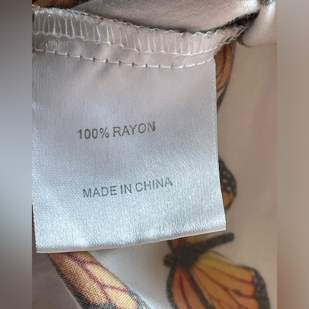 Petals and Peacocks Monarch Butterfly Button Up Size Small - Picture 13 of 14